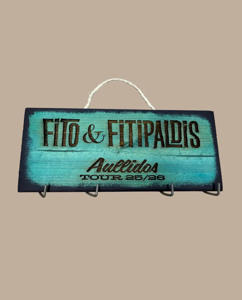 Colgador de llaves de madera azul modelo fito y fitipaldis aullidos tour merchandising oficial medicine music